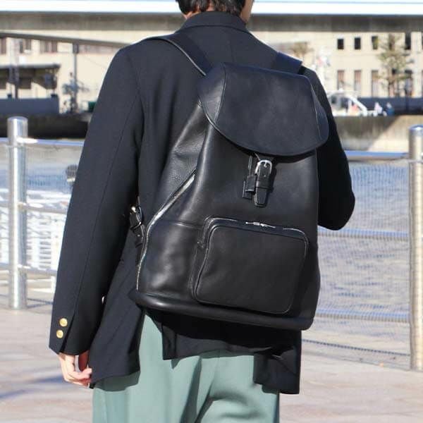 ブースターズ ミネルバボックス フラップ付きレザーバッグパック